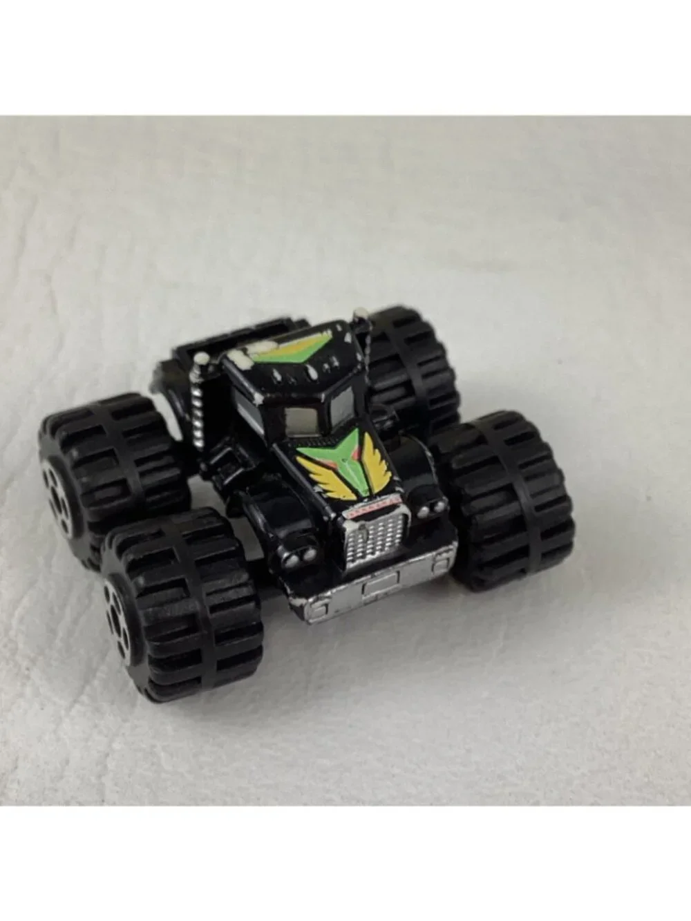 Hot Wheels Monster Mini Jams Dragon Dungeon Of Doom Playset Road Champs Truck
